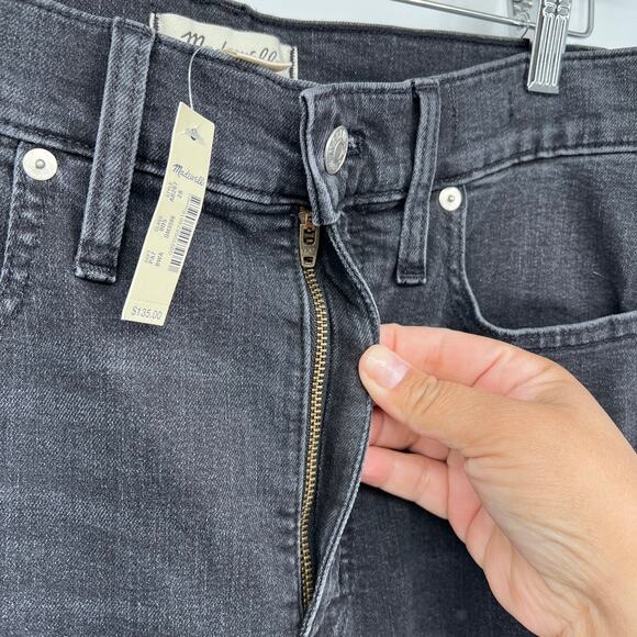 NWT Madewell 11" High-Rise Flare Jeans in Croson Black Women's 28 Flare Comfort - Picture 7 of 11